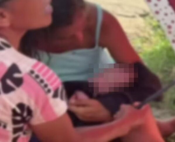 Imagem colorida, Mãe dá à luz em calçada em Aracaju e bebê nasce em bom estado de saúde - Metrópoles