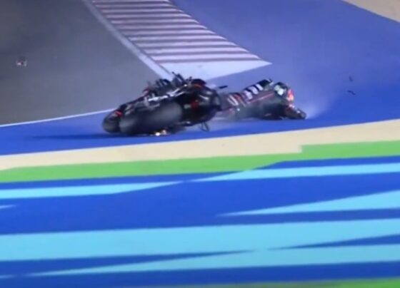 Foto colorida de Jorge Martín, campeão da Moto GP, após acidente no Catar - Metrópoles
