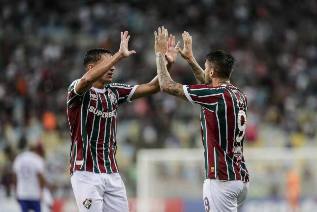 Imagem colorida de jogadores do Fluminense - Metrópoles
