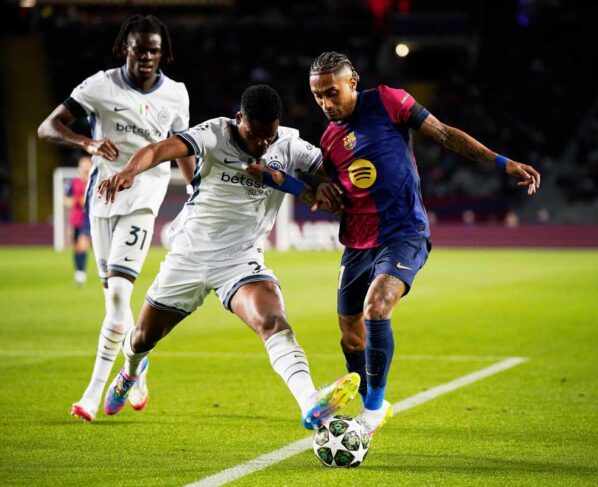 Imagem colorida da partida entre Inter de Milão e Barcelona - Metrópoles