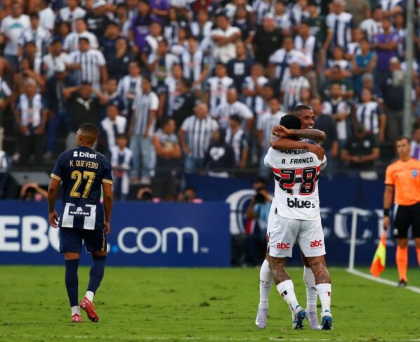 Com o placar, o São Paulo segue invicto na competição