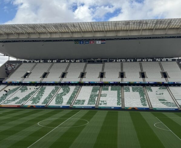 Imagem colorida do mosaico preparado para Carlo Ancelotti